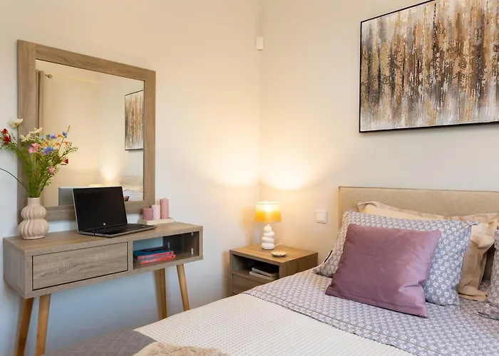 Sunstone Apartment *